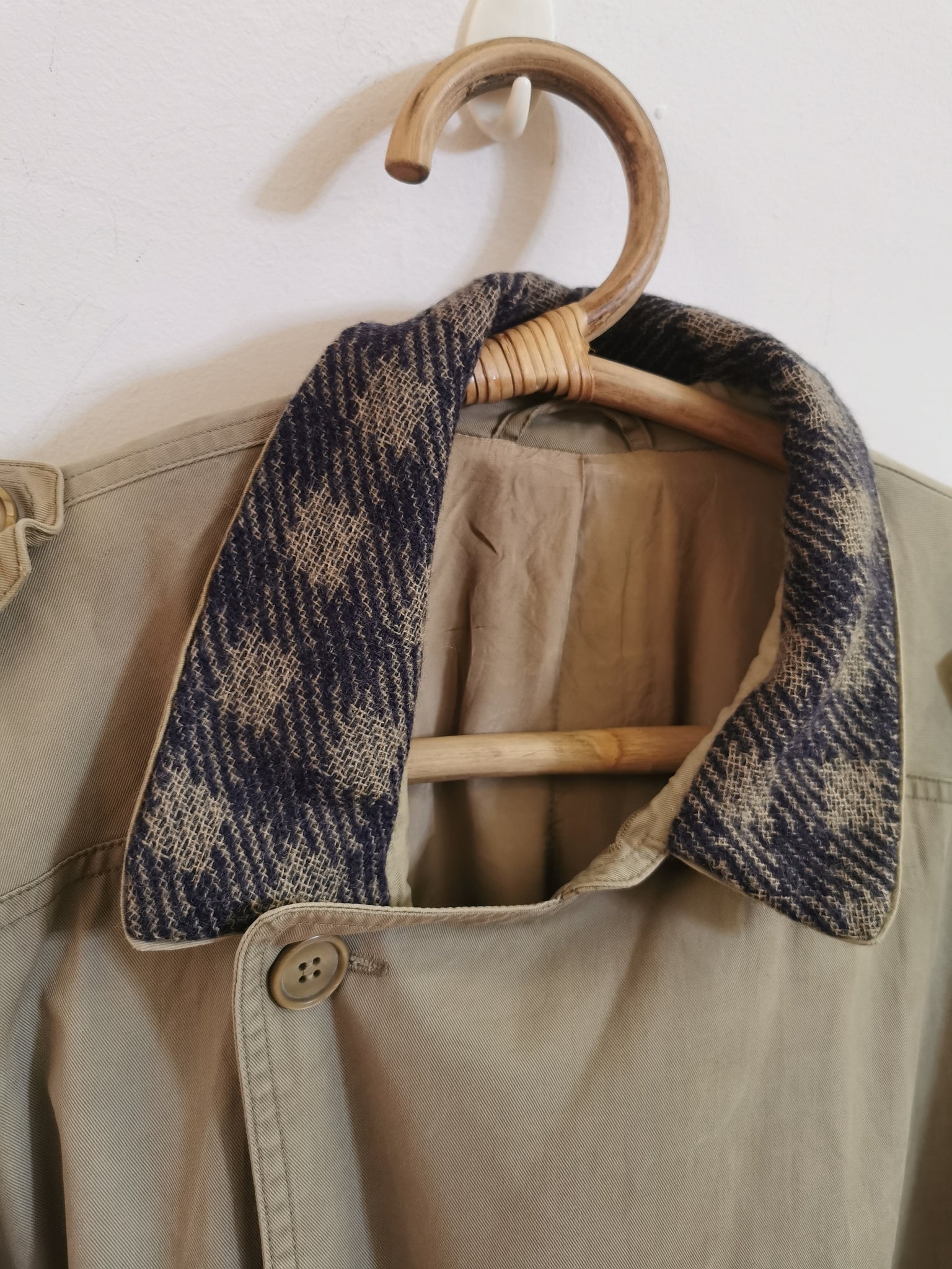 Kluz ex Yu vintage mantil sa redizajniranim detaljima od vune