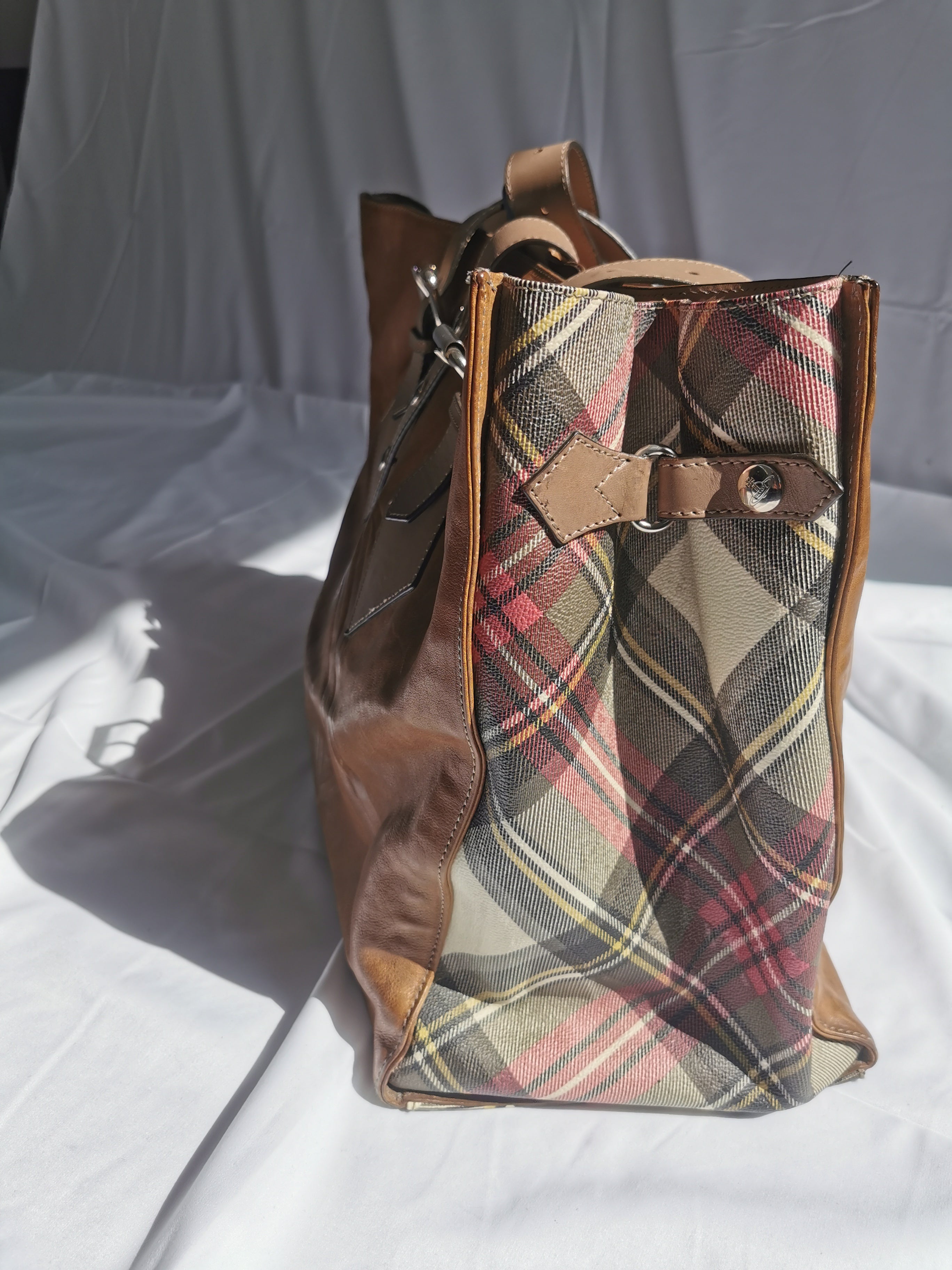 Vivienne Westwood velika kožna tašna