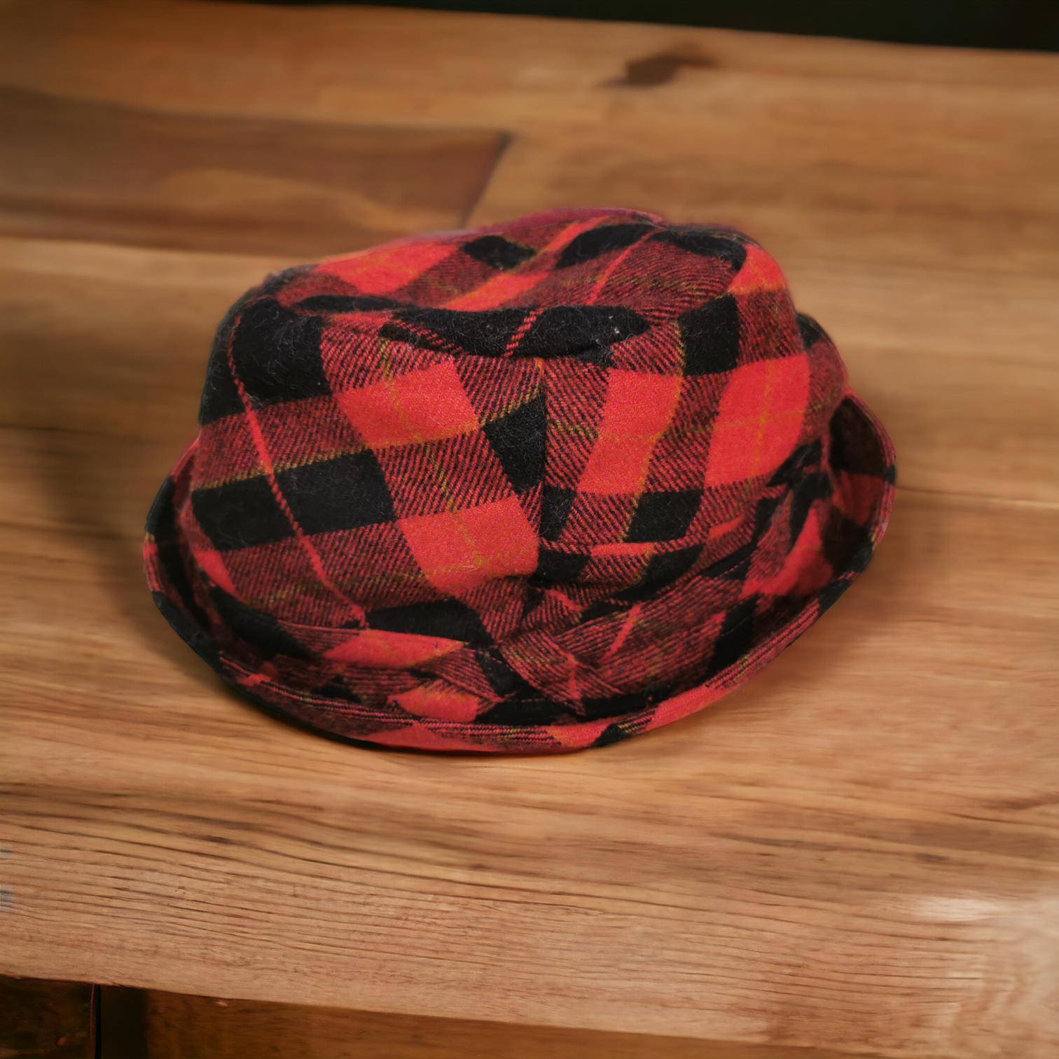 Red Vintage Hat / Karirani Crveni Vintage Šešir
