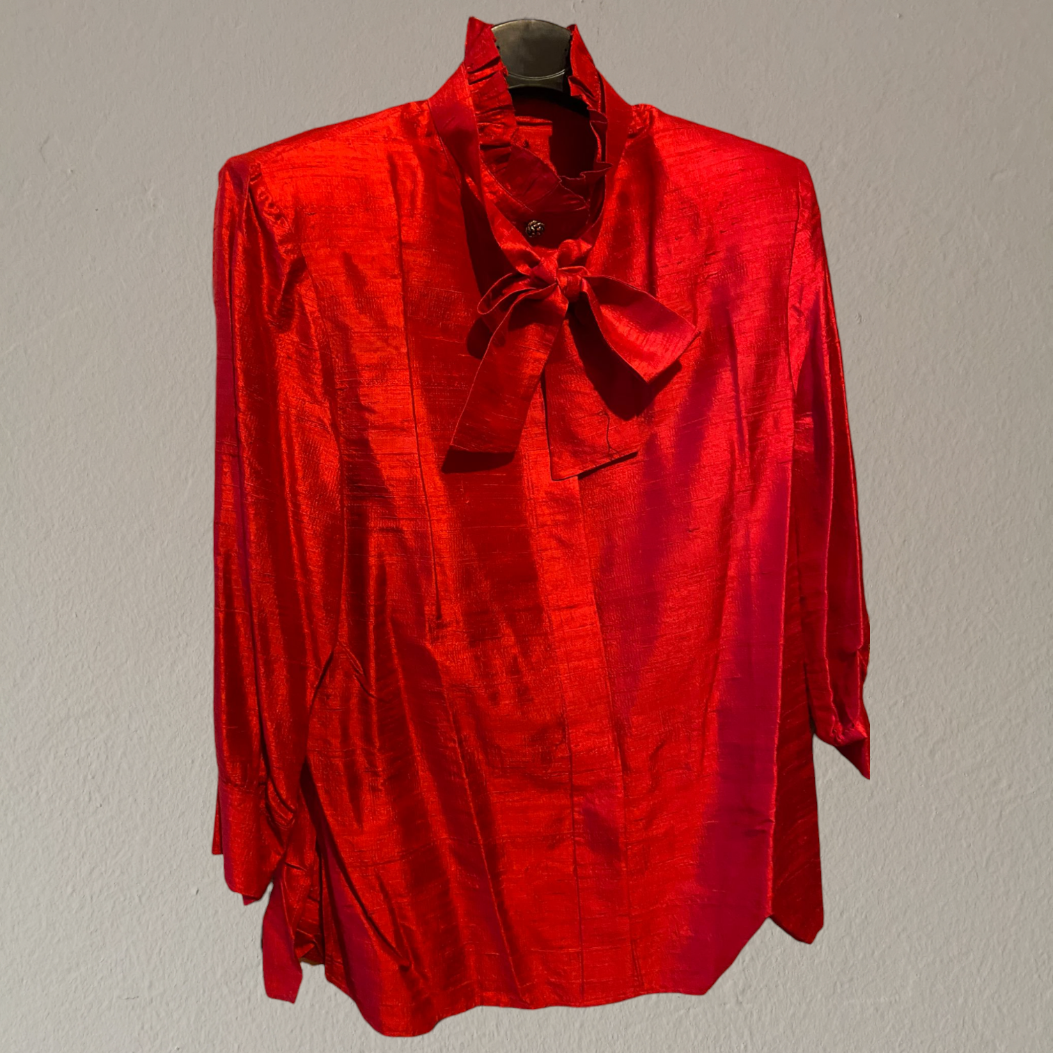 Raw Silk Red Vintage Blouse / Crvena Košulja od Sirove Svile