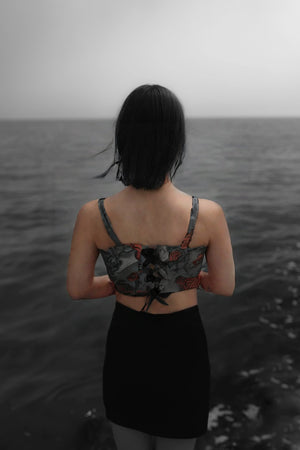 Korset sa ružama Up-Cycled projekat Jane Doe