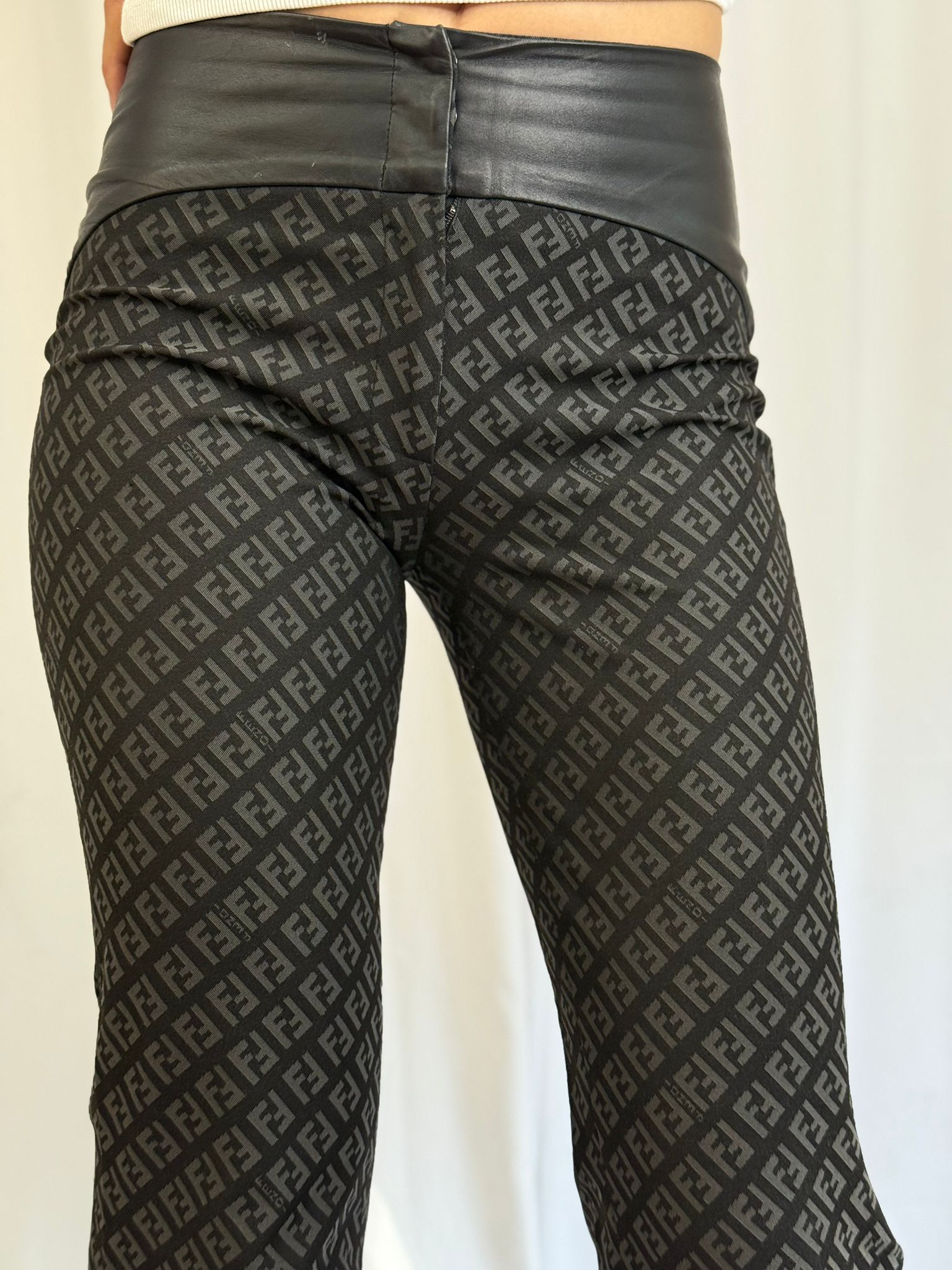 Vintage Fendi monogram pantalone sa kožnim pojasom