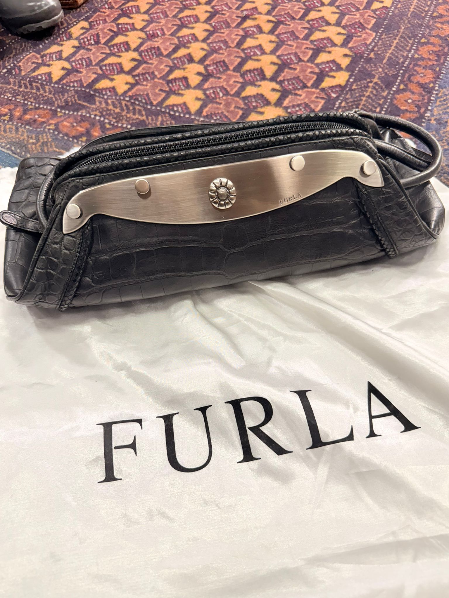 Furla manja tašna crne boje