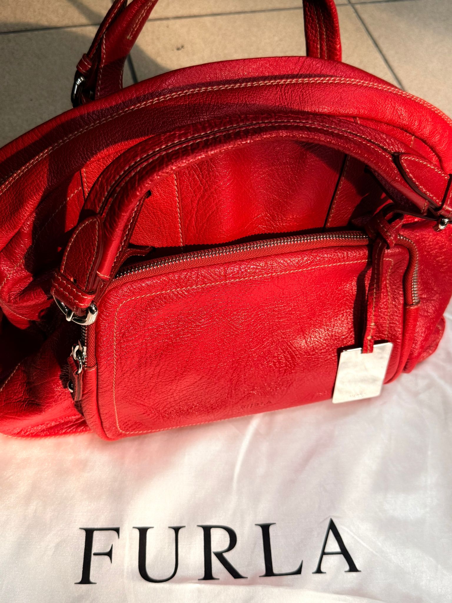 Vintage Furla kožna tašna crvene boje