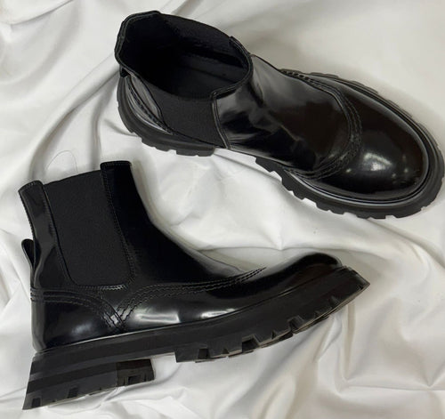 Alexander McQueen crne čizme od lakirane kože
