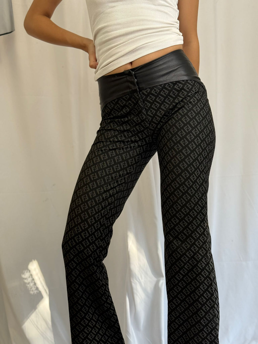 Vintage Fendi monogram pantalone sa kožnim pojasom