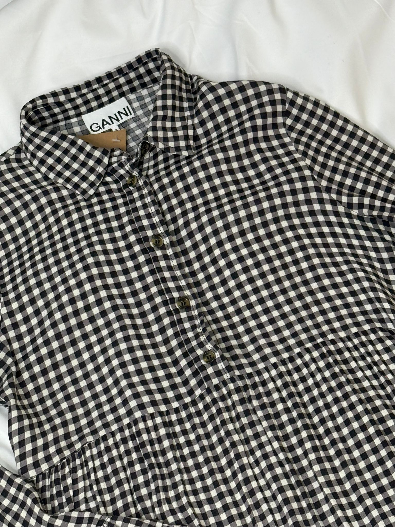 Maxi crno-bela karirana haljina brenda Ganni