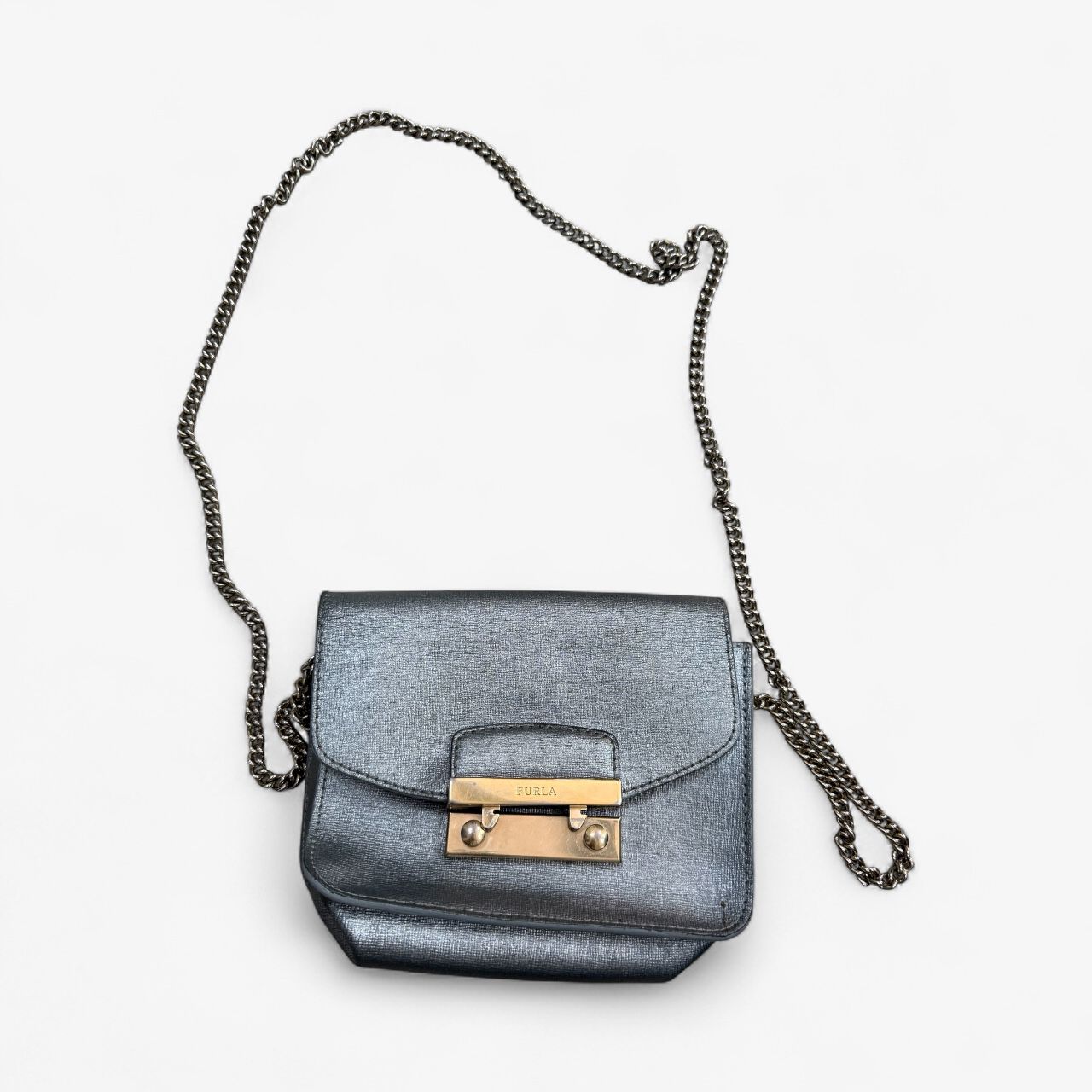 Furla srebrna crossbody tašna sa lancem