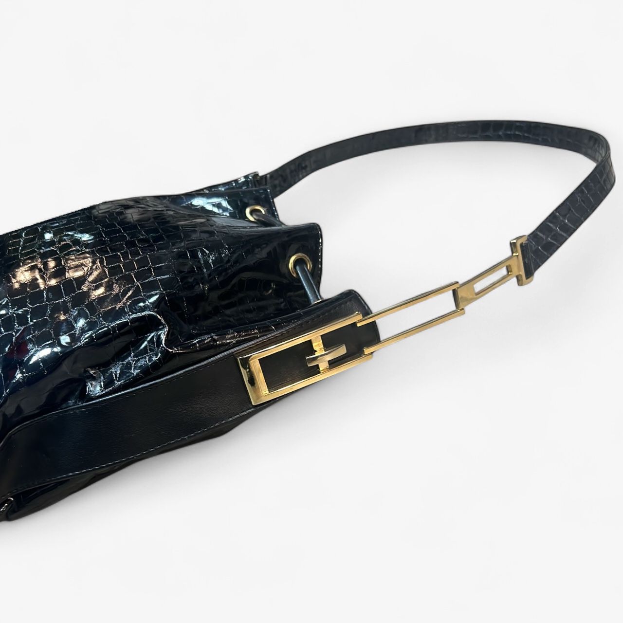 Crna vintage lakovana tašna