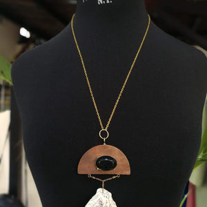 Handmade Necklace with Shell by Jane Doe / Školjka Ogrlica